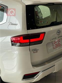 تۆیۆتا لاند کروزەر